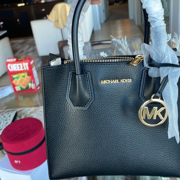 Michael Kors New with tags 9” x 71/2” black leather 2 way bag - Picture 5 of 5